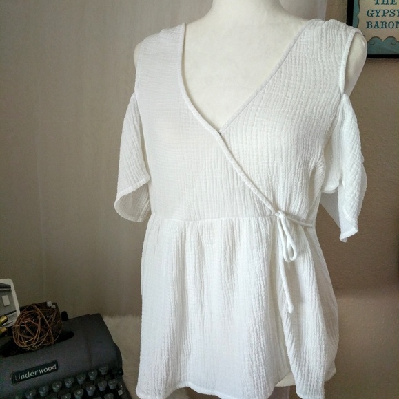 *Sold*NWT🍀Lucky Brand Cold Shoulder Wrap Top Sz S - Picture 2 of 7